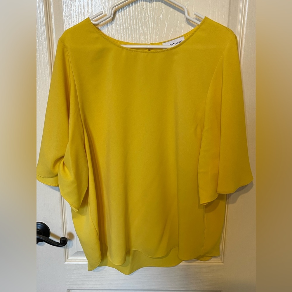 Gently Worn Polyester Gibson Latimer Flowy Sleeve Yellow Blouse